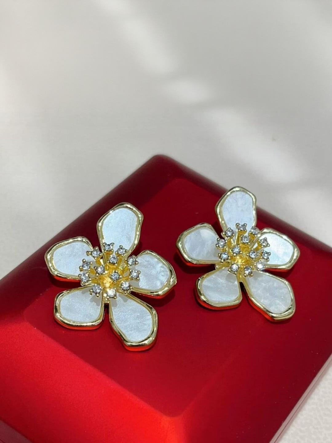 AKISON JEWELS White Floral Studs Earrings