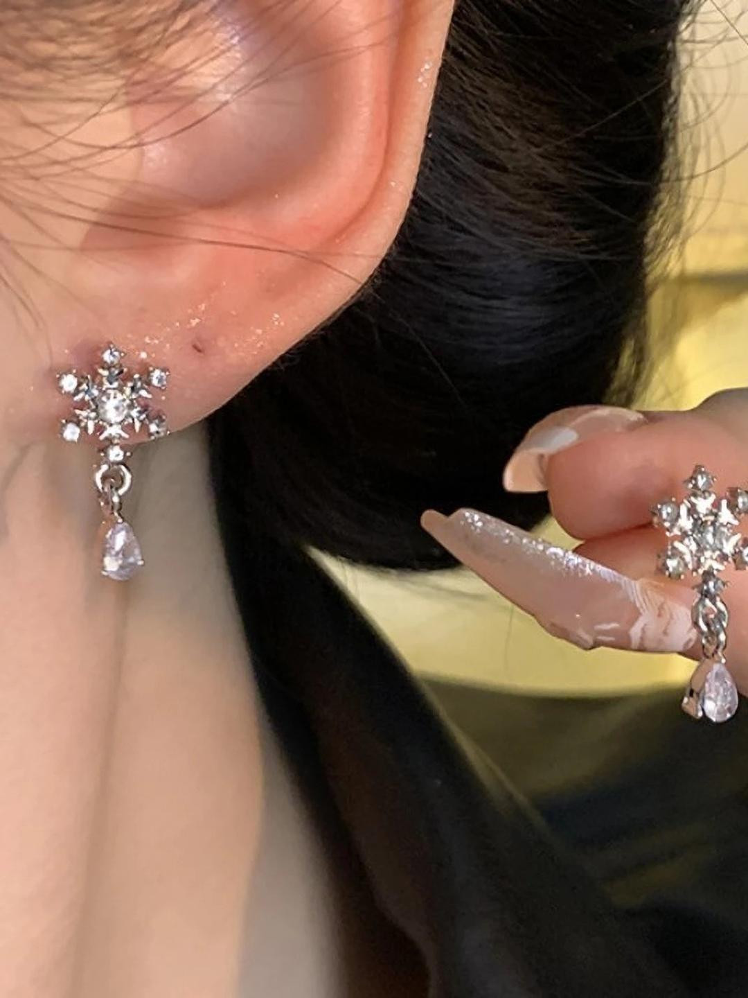 AKISON JEWELS Silver-Toned Snowflake Cubic Zirconia Stud Earrings