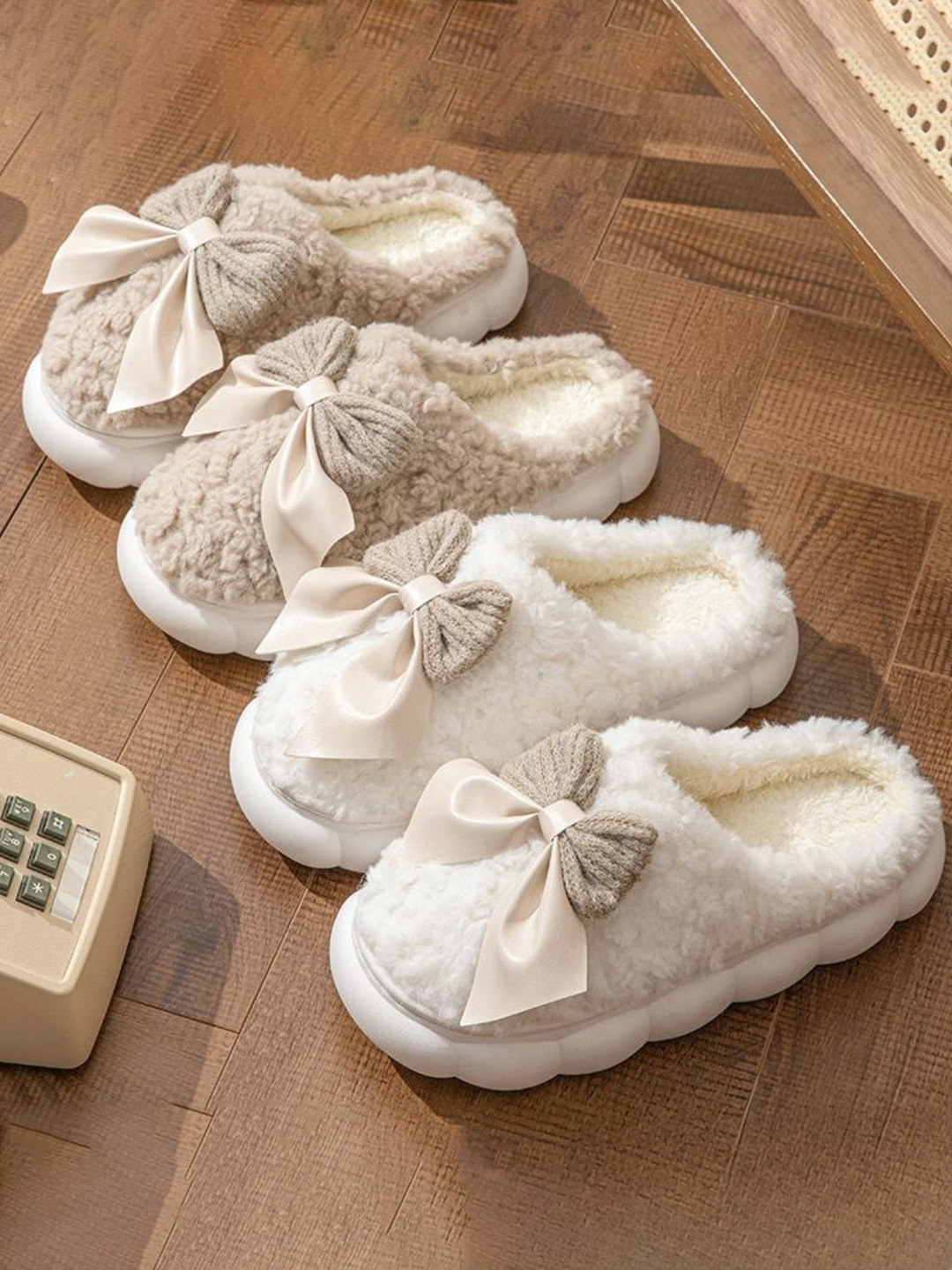 WOLVESDEN Set Of 2 Fur Room Slippers