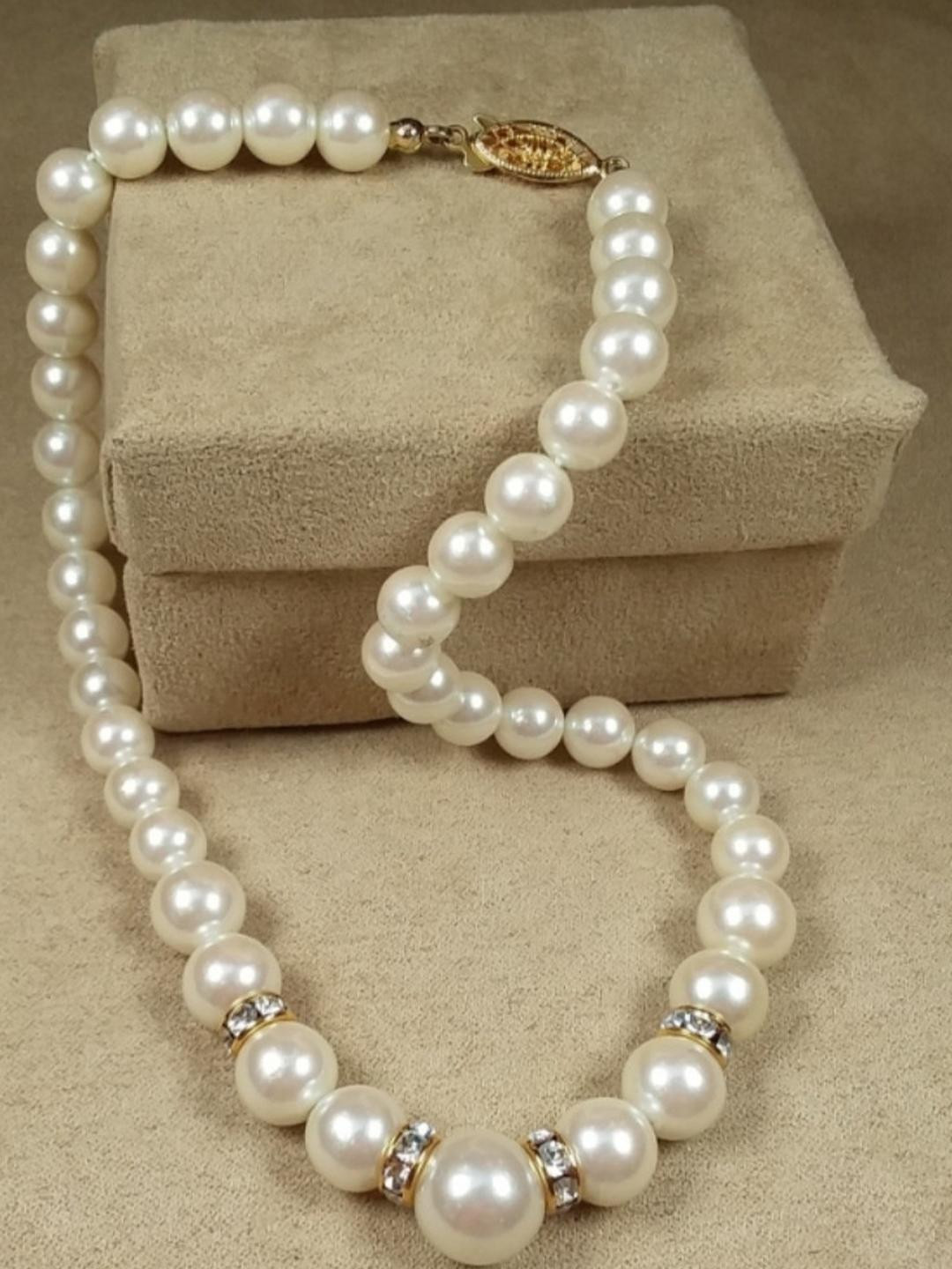 ISLANA Women 3 Piece White Pearls Jewellery Set With Necklace, Earrings And Bracelet