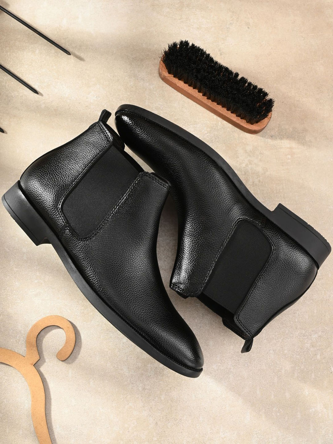 The Roadster Lifestyle Co Men Mid-Top Block-Heeled Chelsea Boots