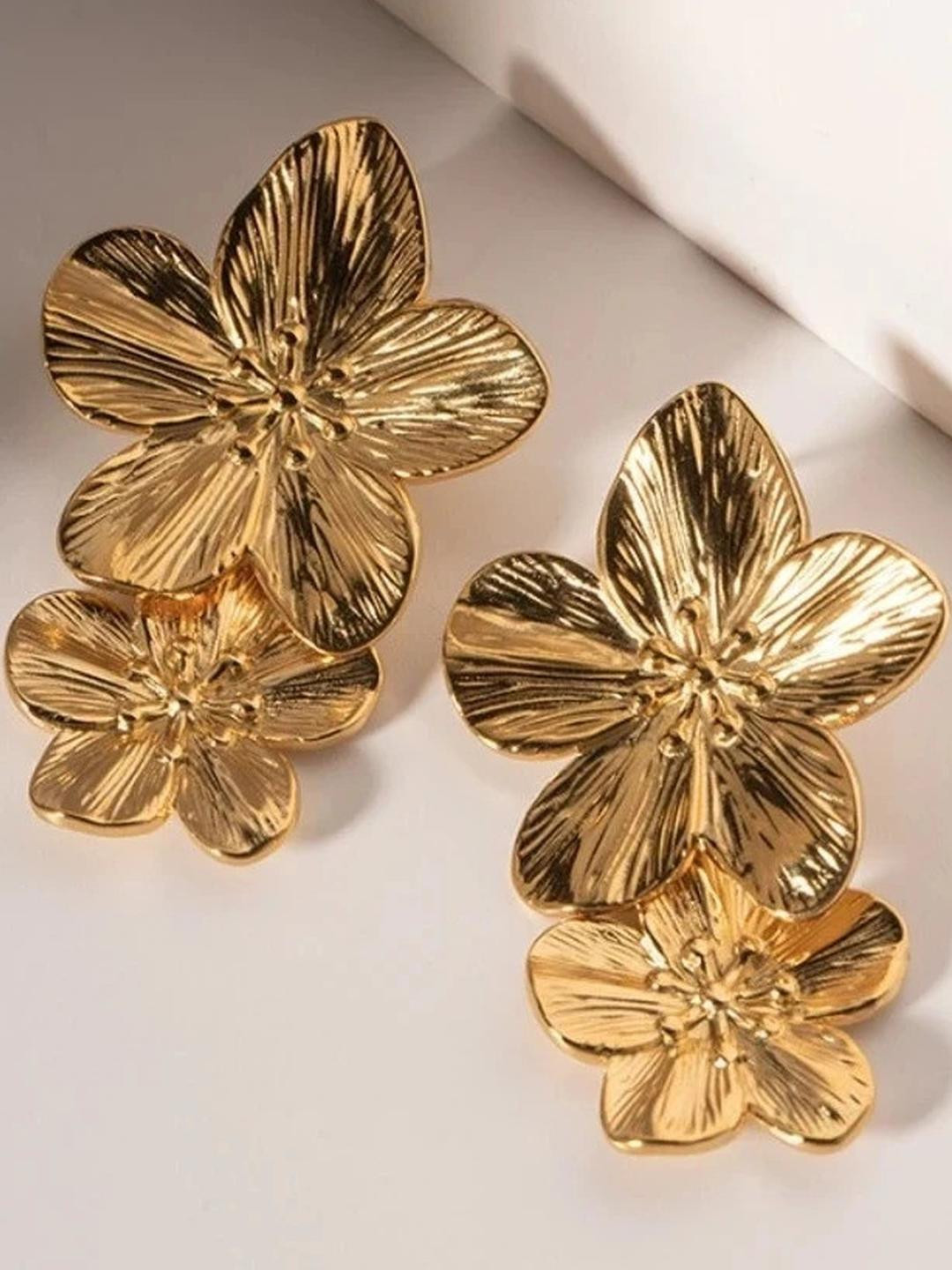 AKISON JEWELS Floral-Shaped Golden Stud Earrings