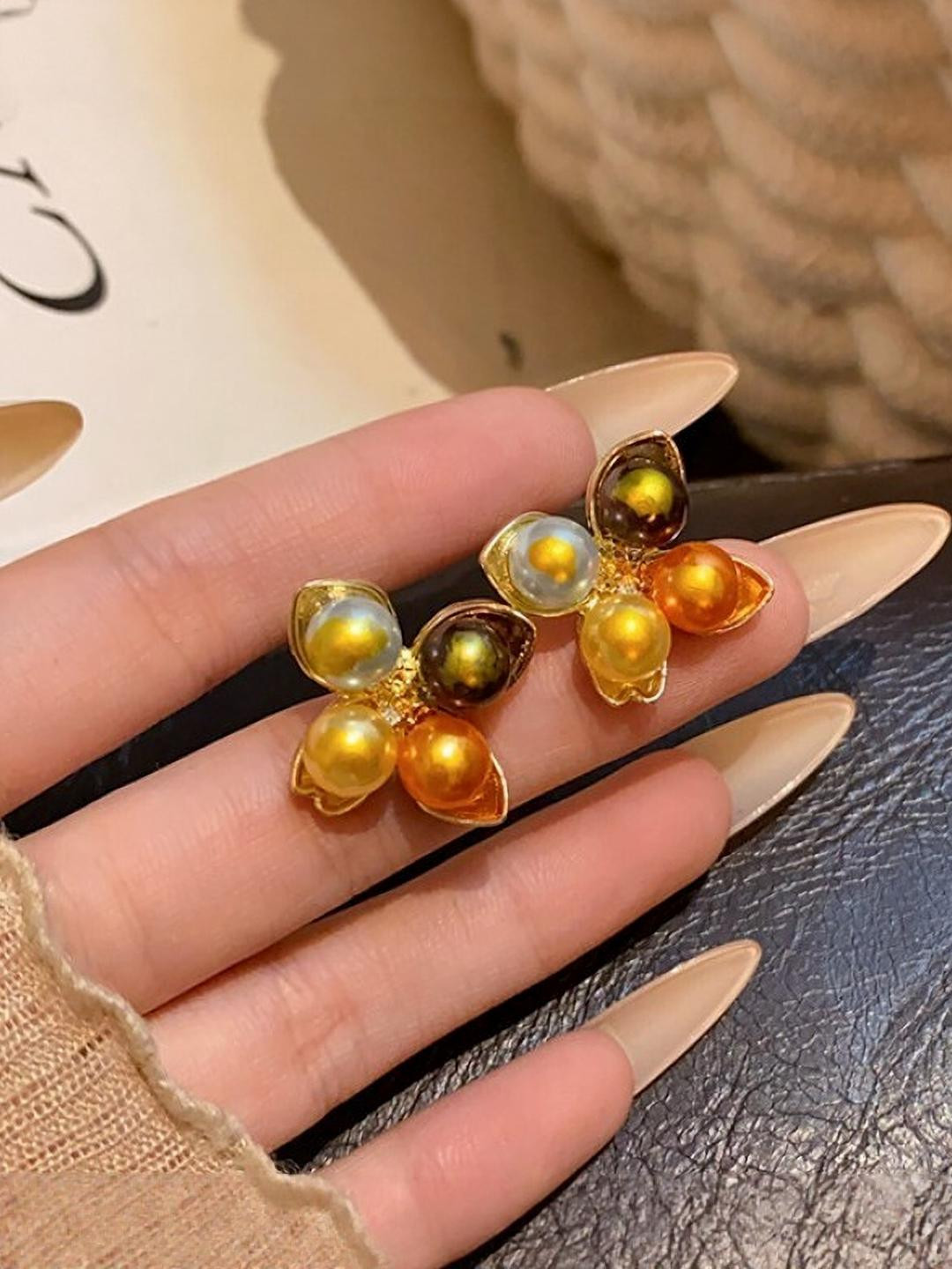 AKISON JEWELS Pearls Flower Earrings