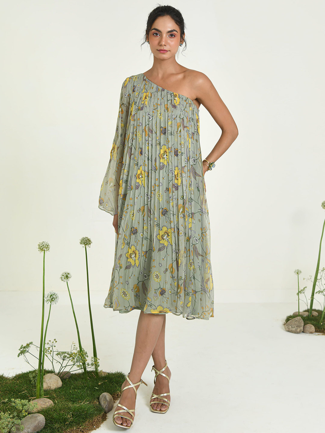 Baise Gaba Women Floral Printed Pleated One Shoulder Fit & Flare Midi Dress