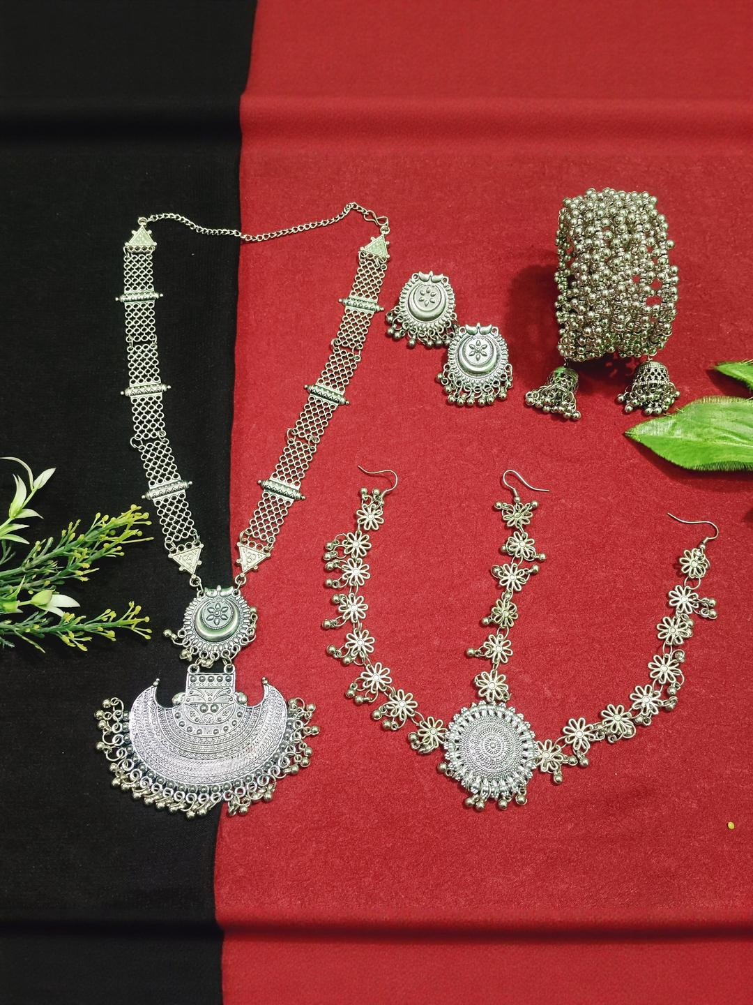 ISLANA Women Brass Silver-Plated Jewellery Set With Necklace & Earrings With Maang Tikka