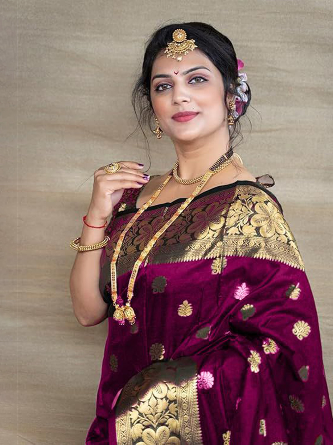 PERVAS Floral Woven Design Zari Pure Banarasi Silk Saree With Blouse Piece