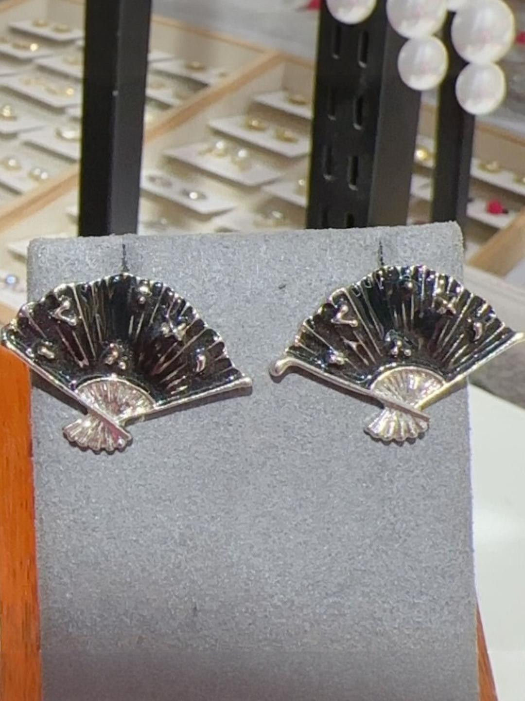 AKISON JEWELS Korean Vintage Fan Shaped Studs Earrings