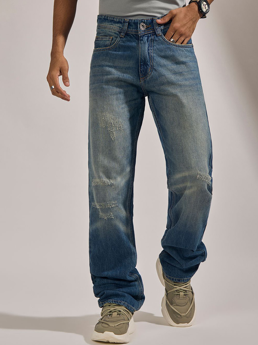 Espanshe Kalliope Men Straight Fit Mid-Rise Low Distress Light Faded Jeans