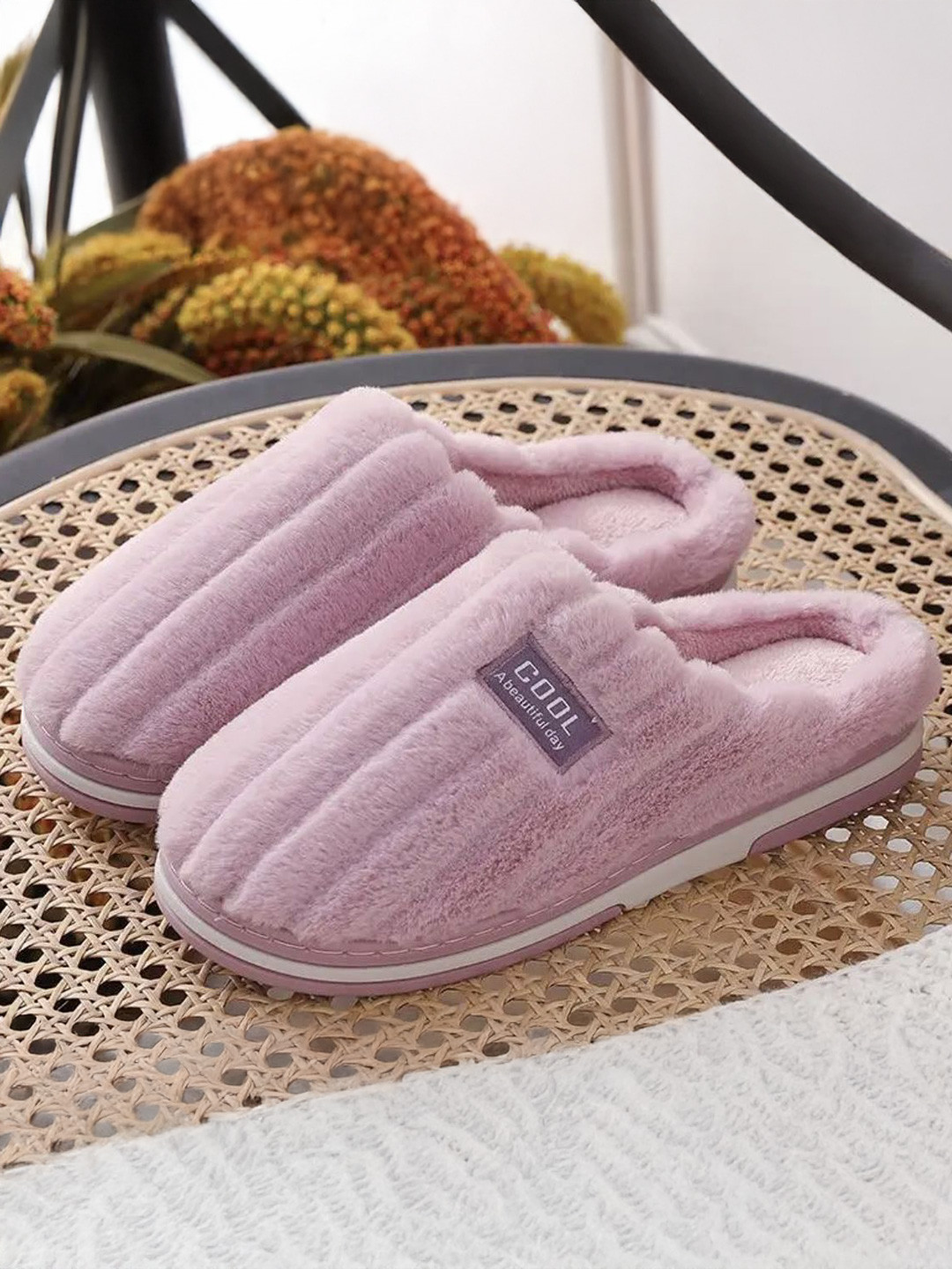 WOLVESDEN Striped Slip-On Fur House Slipper