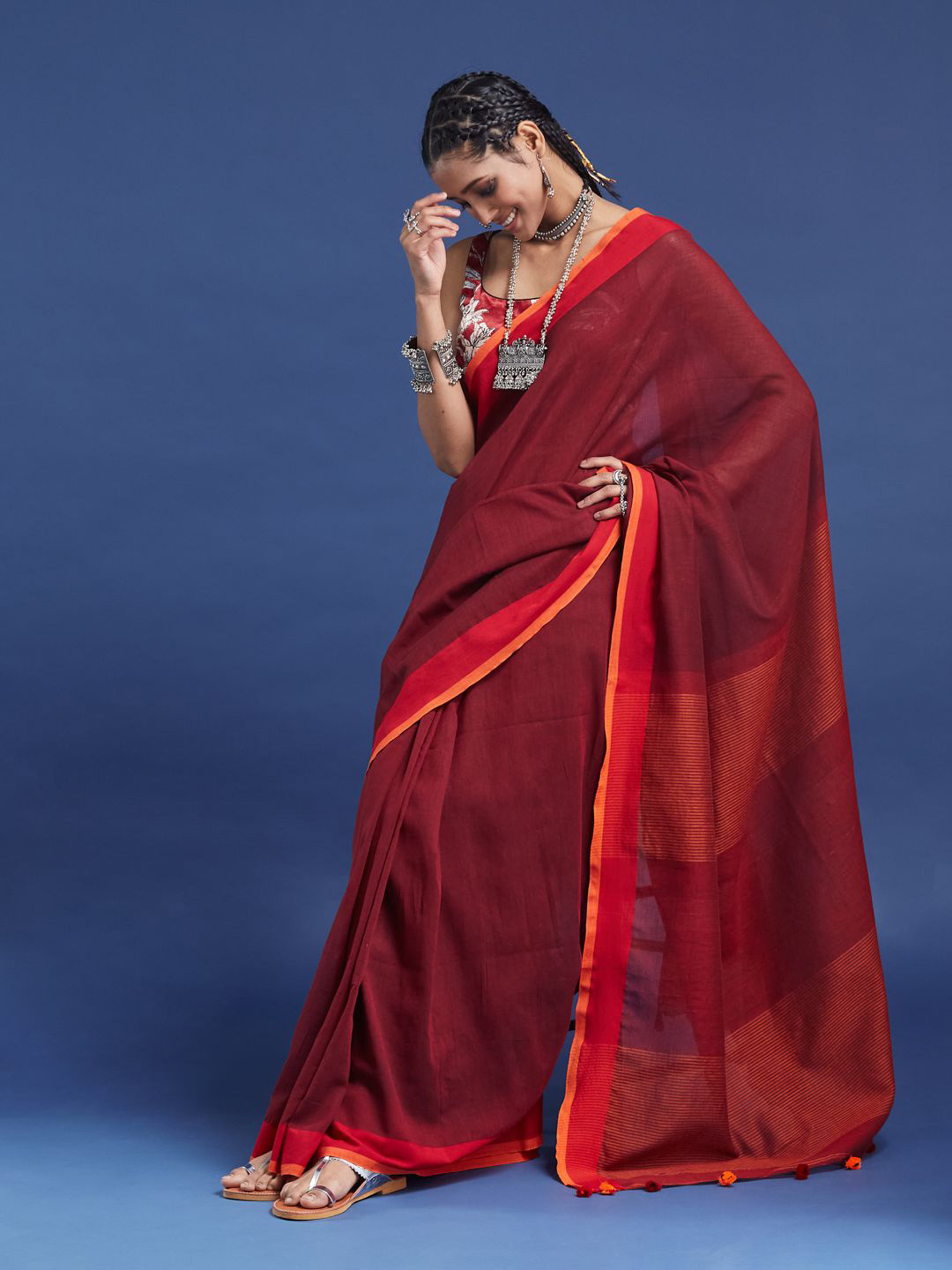 Taavi Bengali Woven Pure Cotton Saree with Pom Pom Details