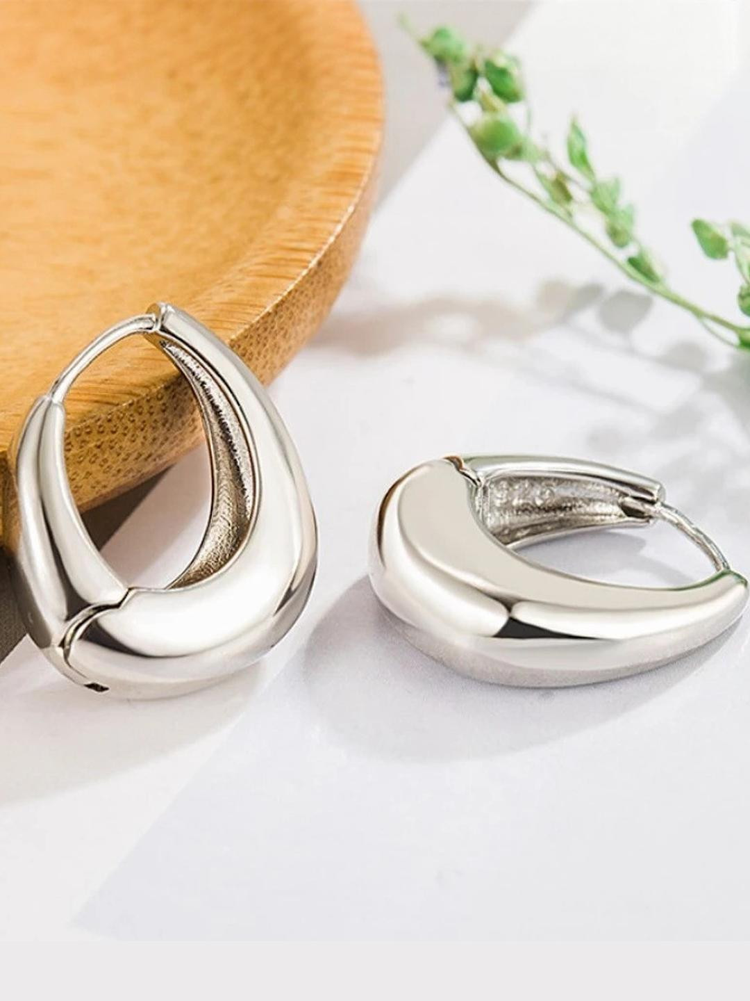 AKISON JEWELS Oval Silver Hoop Earrings
