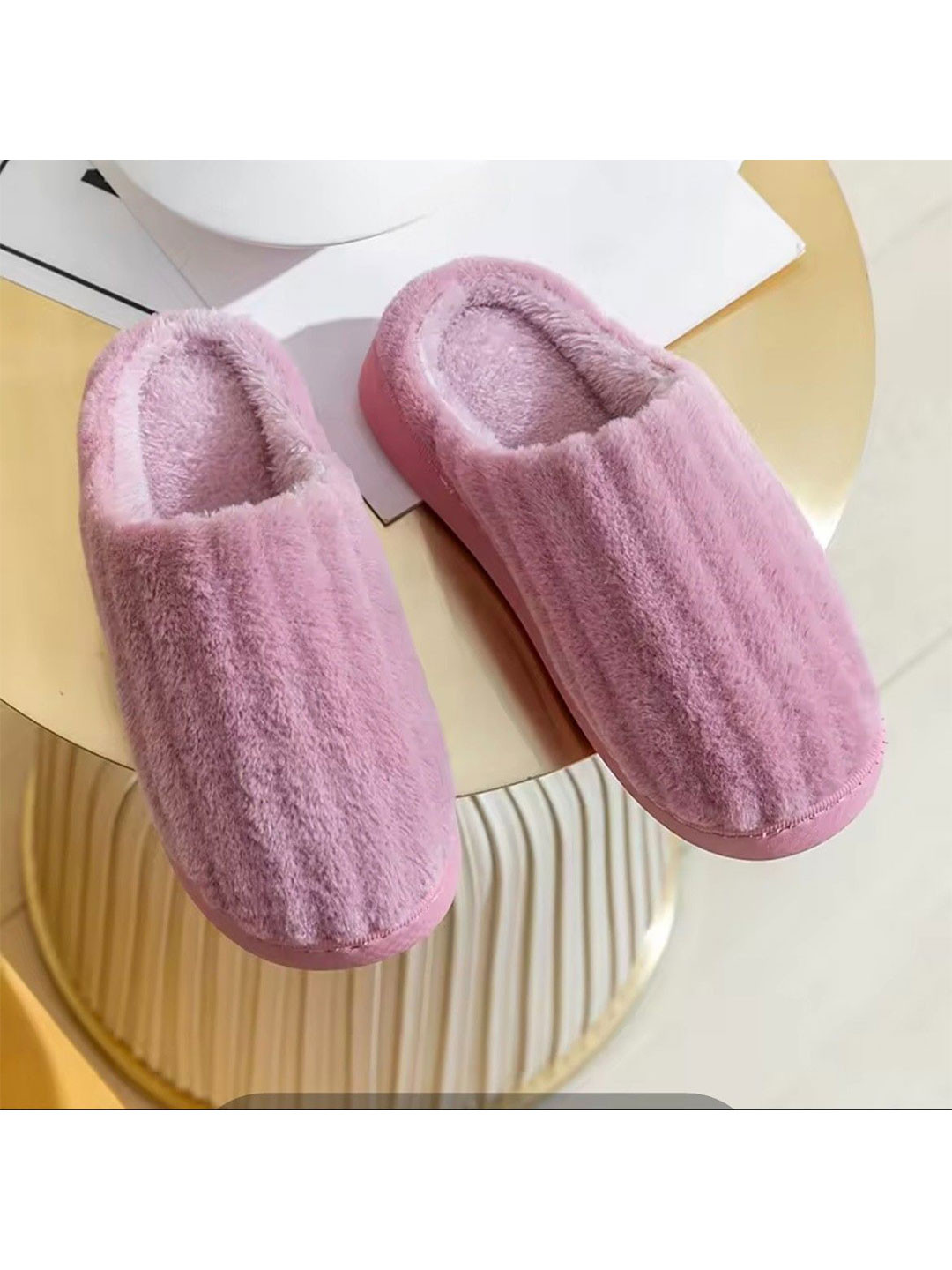 WOLVESDEN Striped Fur House Slip-On Slipper