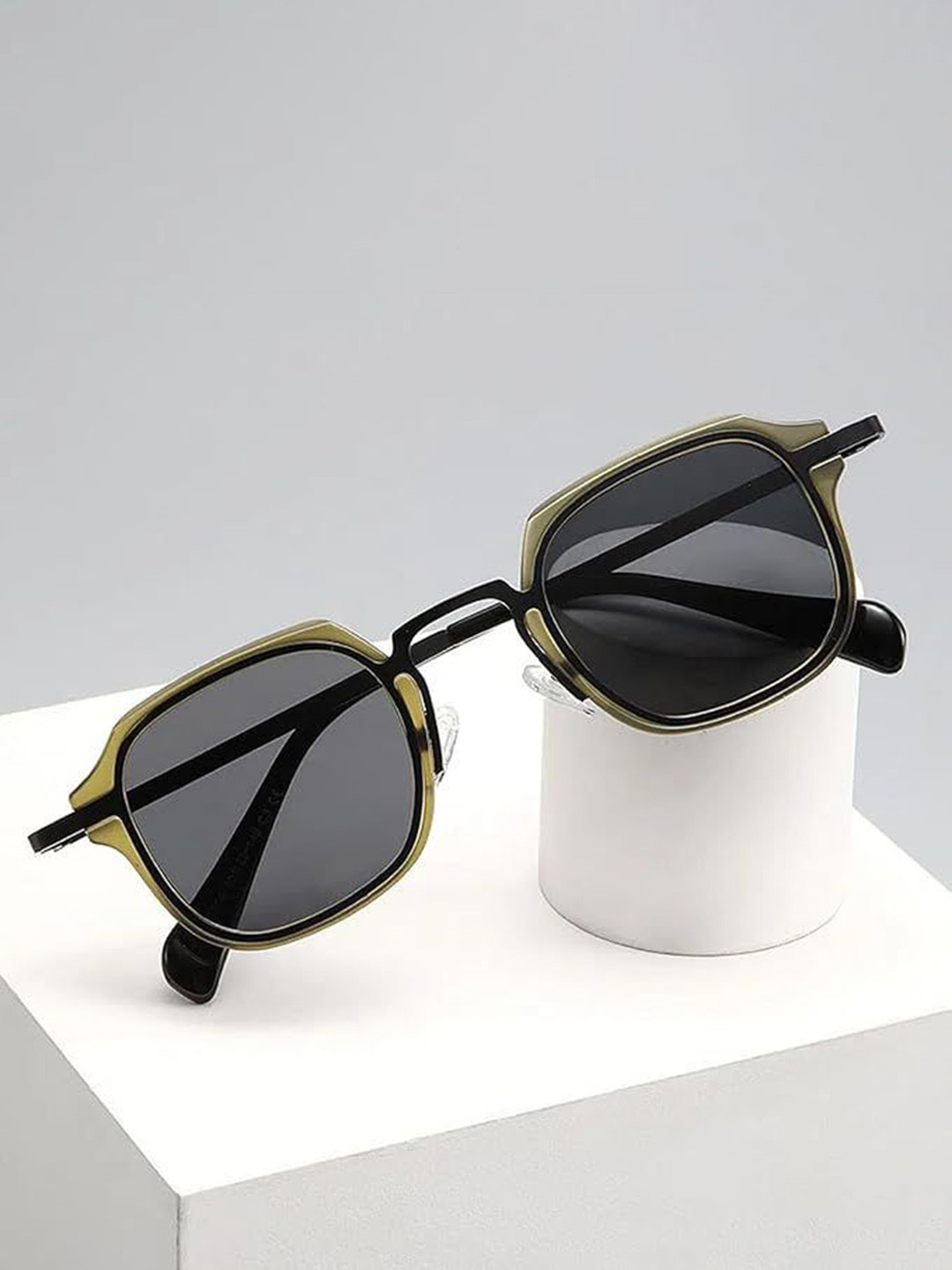 AUGEN Unisex Square Full Rim UV Protected Lens Sunglasses VI-SG-224-C1