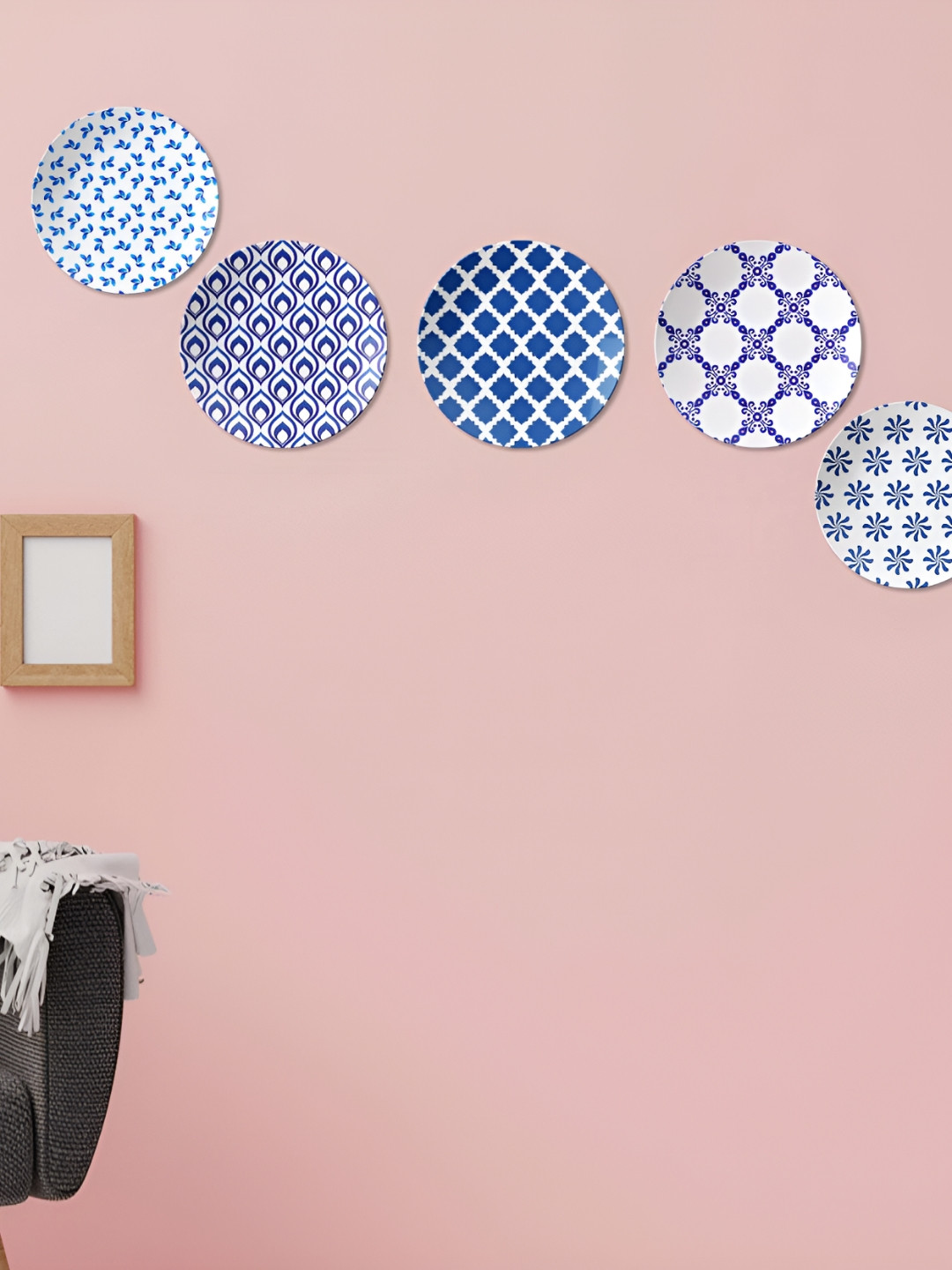 THE QUIRKY HOME Blue and White Patterns Ceramic Checked Glossy Hall 5Pcs Wall Plates-10In