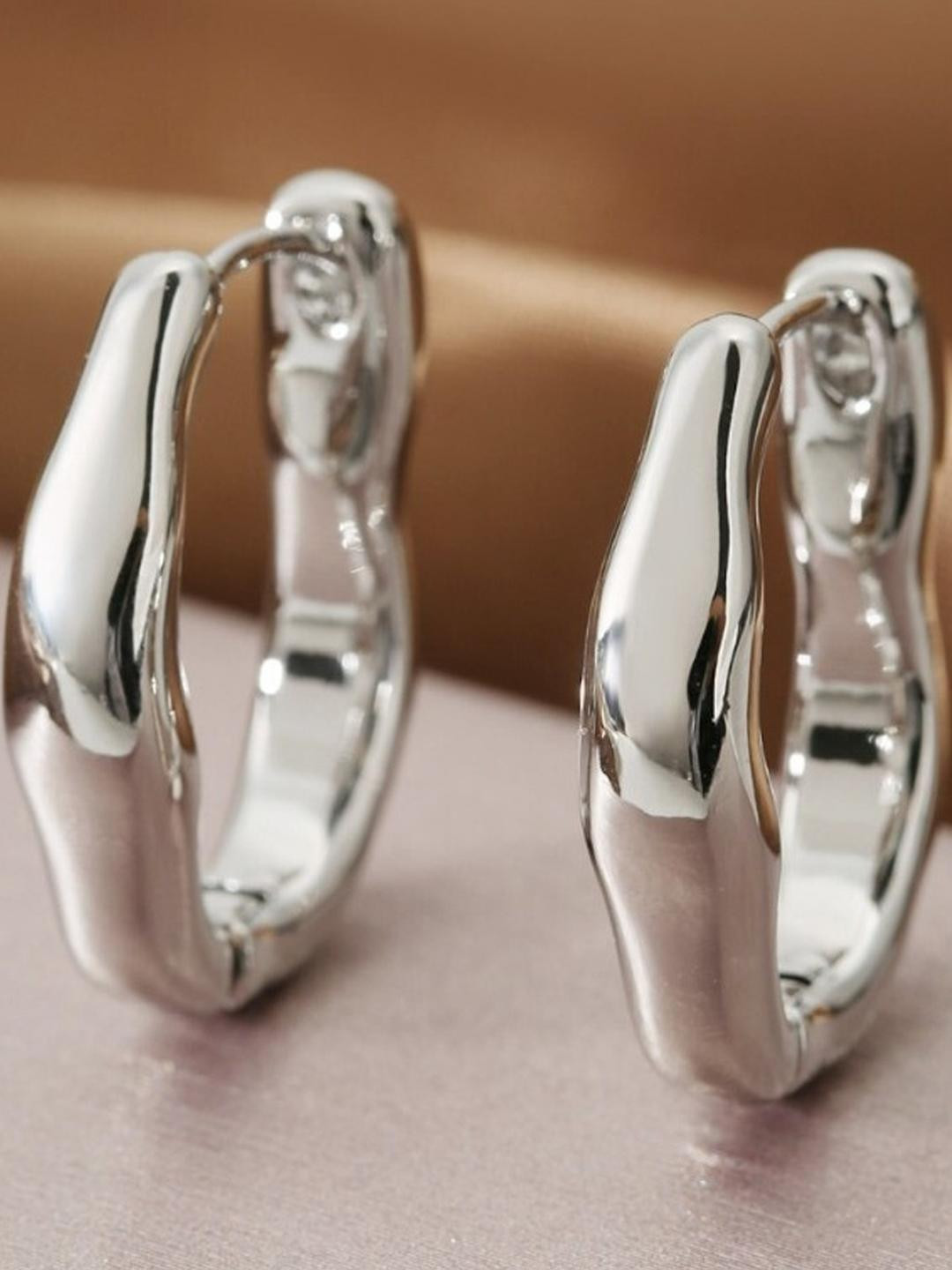 AKISON JEWELS Oval shape silver Hoop Earrings