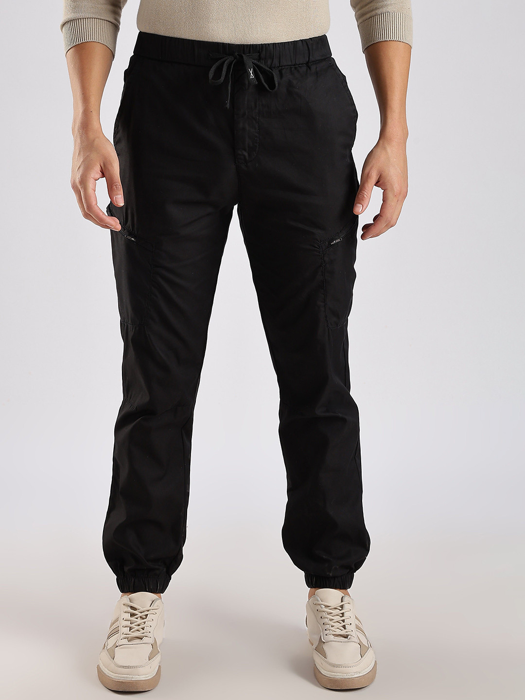 NEVER NEUD Men Relaxed Fit Cross Pocket Cargos Joggers