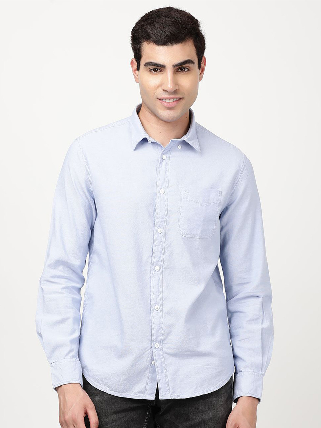 Indian Terrain Men Chiseled Fit Solid Spread Collar Pure Cotton Casual Shirt