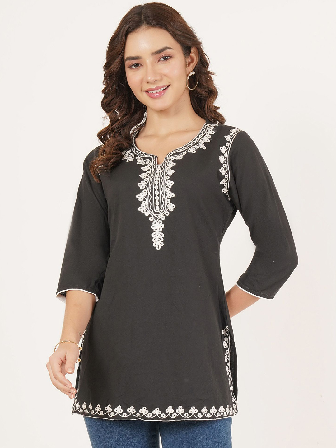 Ethic Glance Ethnic Motifs Embroidered V-Neck Khadi Kurti