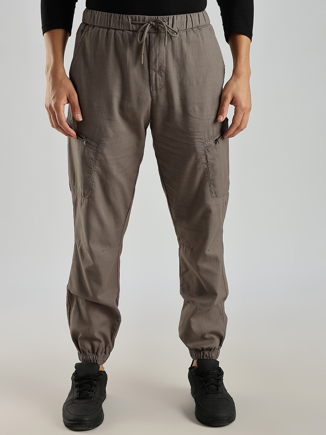 NEVER NEUD Men Relaxed Fit Cross Pocket Cargos Joggers with Drawstring