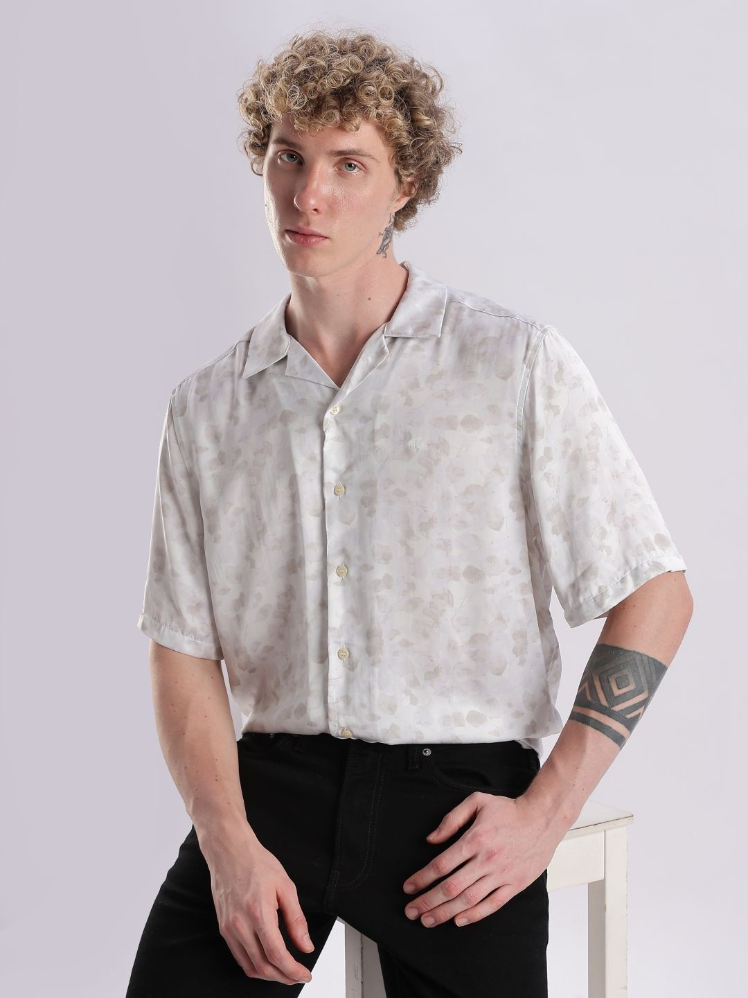 Calvin Klein Jeans Men Floral Printed Cuban Collar Casual Shirt