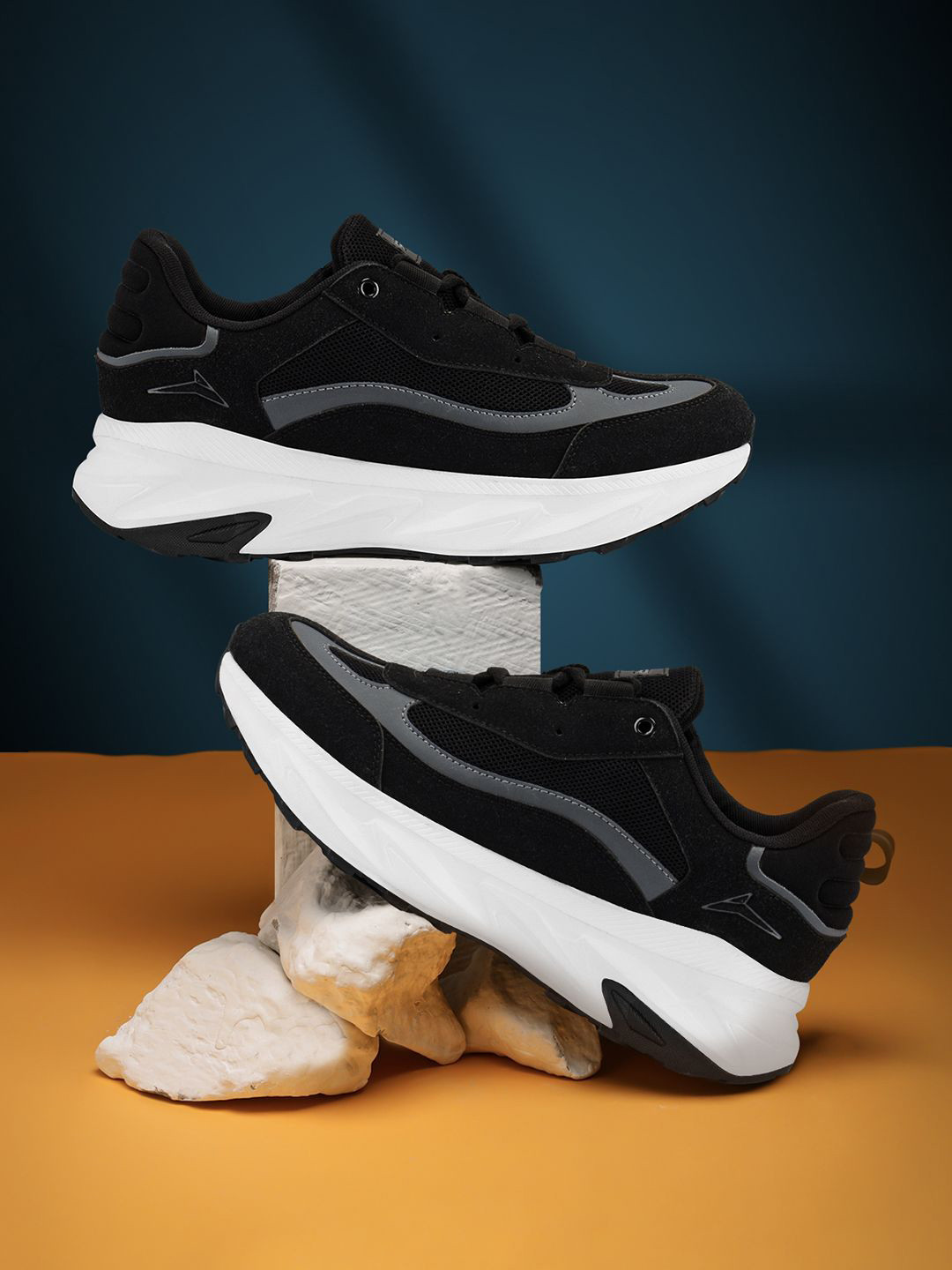 JQR HUNGARY  Men Colourblocked Sneakers