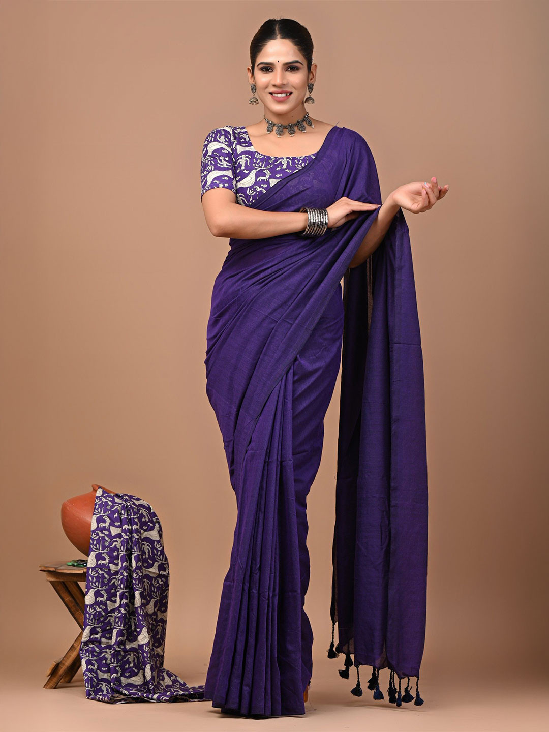 PALLO LATKE Solid Saree With HandBlock Printed Blouse