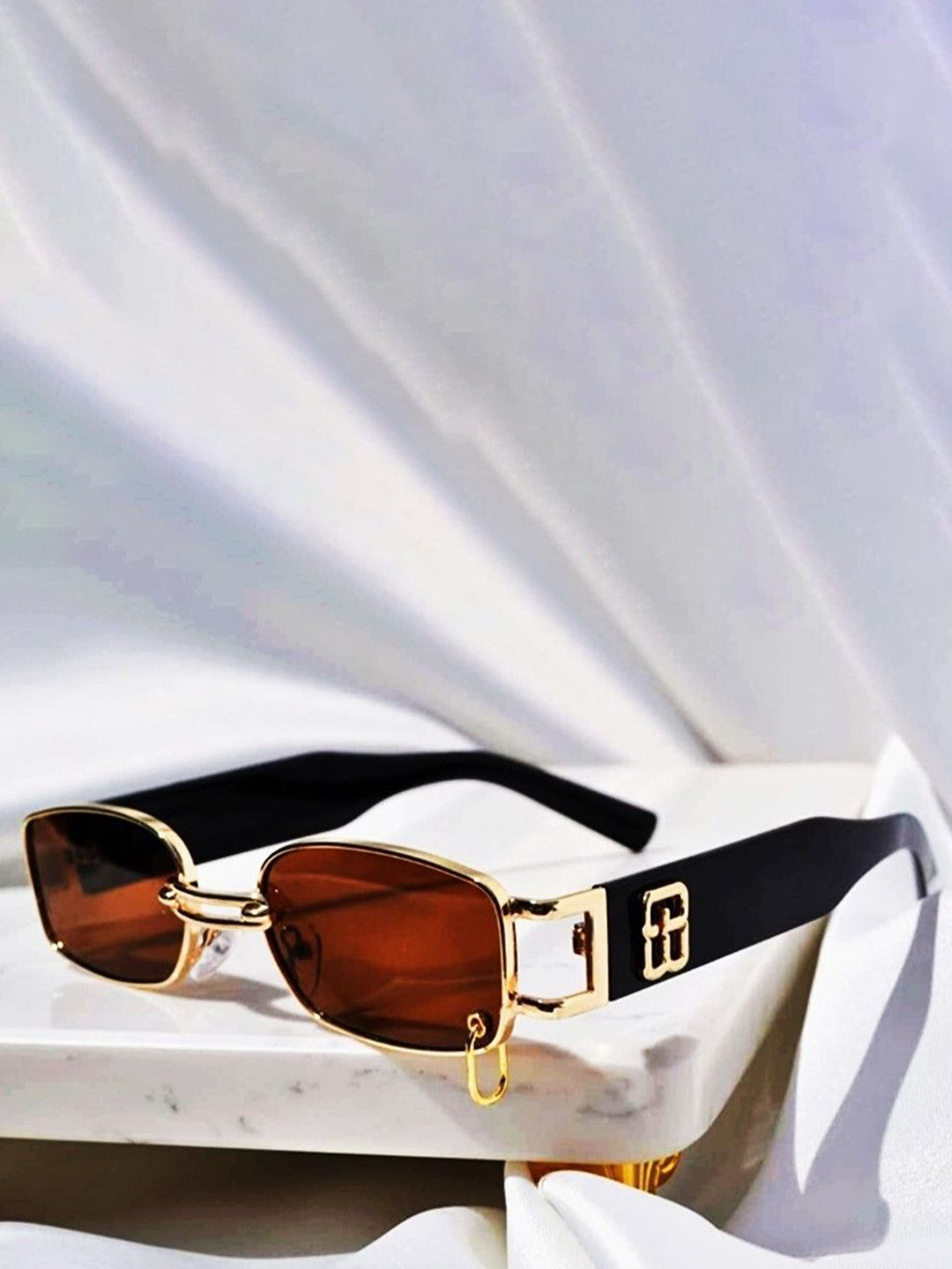 Eyedens Unisex Brown Lens & Gold-Toned Rectangle Sunglasses MC_RING_G-BRWNS__(N-4)