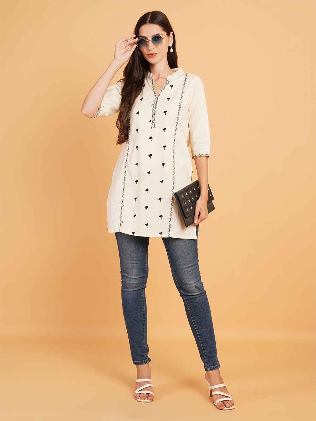 Ethic Glance Ethnic Motifs Embroidered V-Neck Khadi Kurti