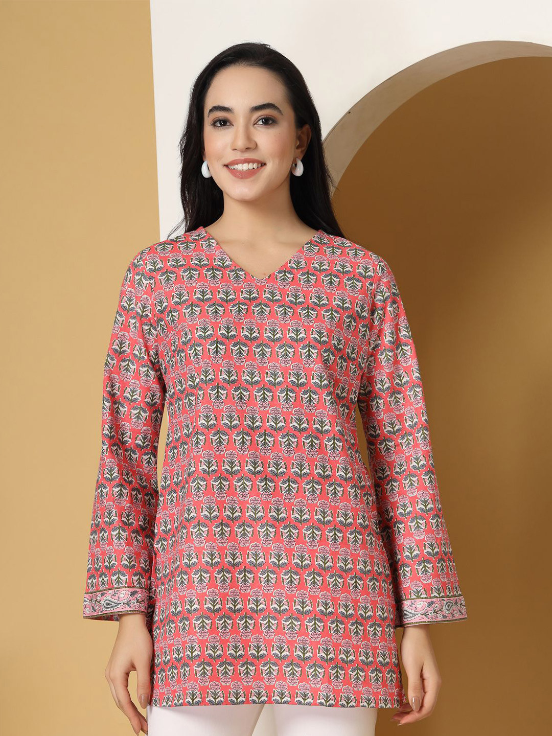 Vastraa Fusion Floral Printed Pure Cotton V-Neck Kurti