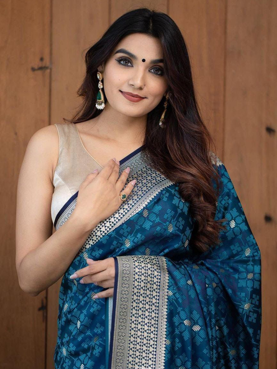 VELVINE Woven Design Banarasi Saree