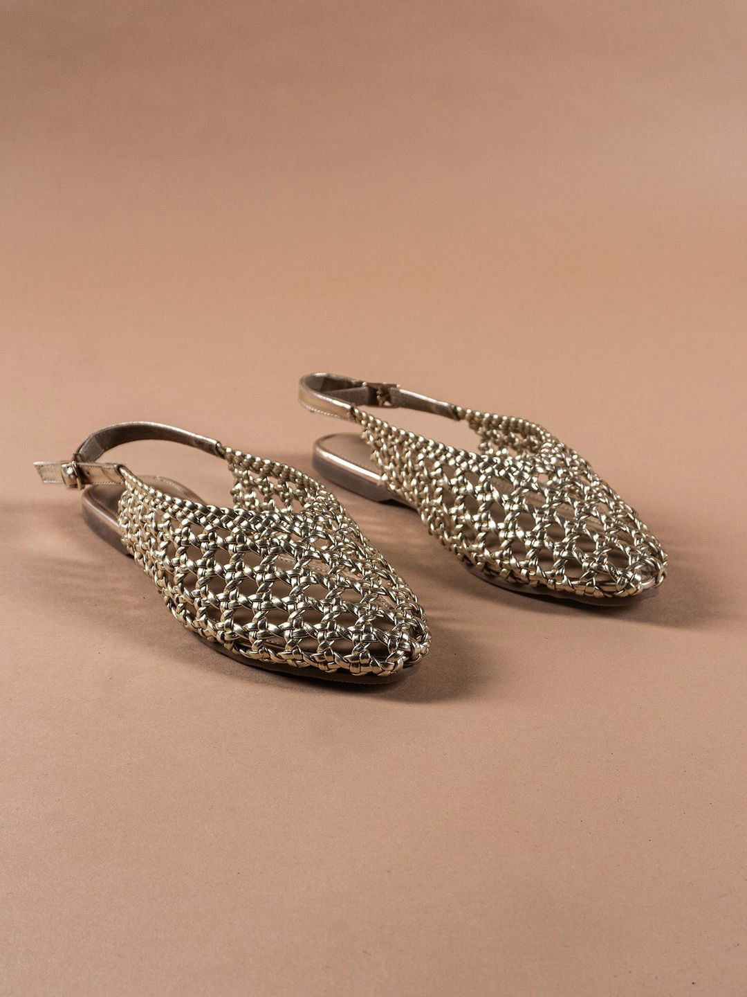 IMPERFECTO Women Pointed Toe Muels