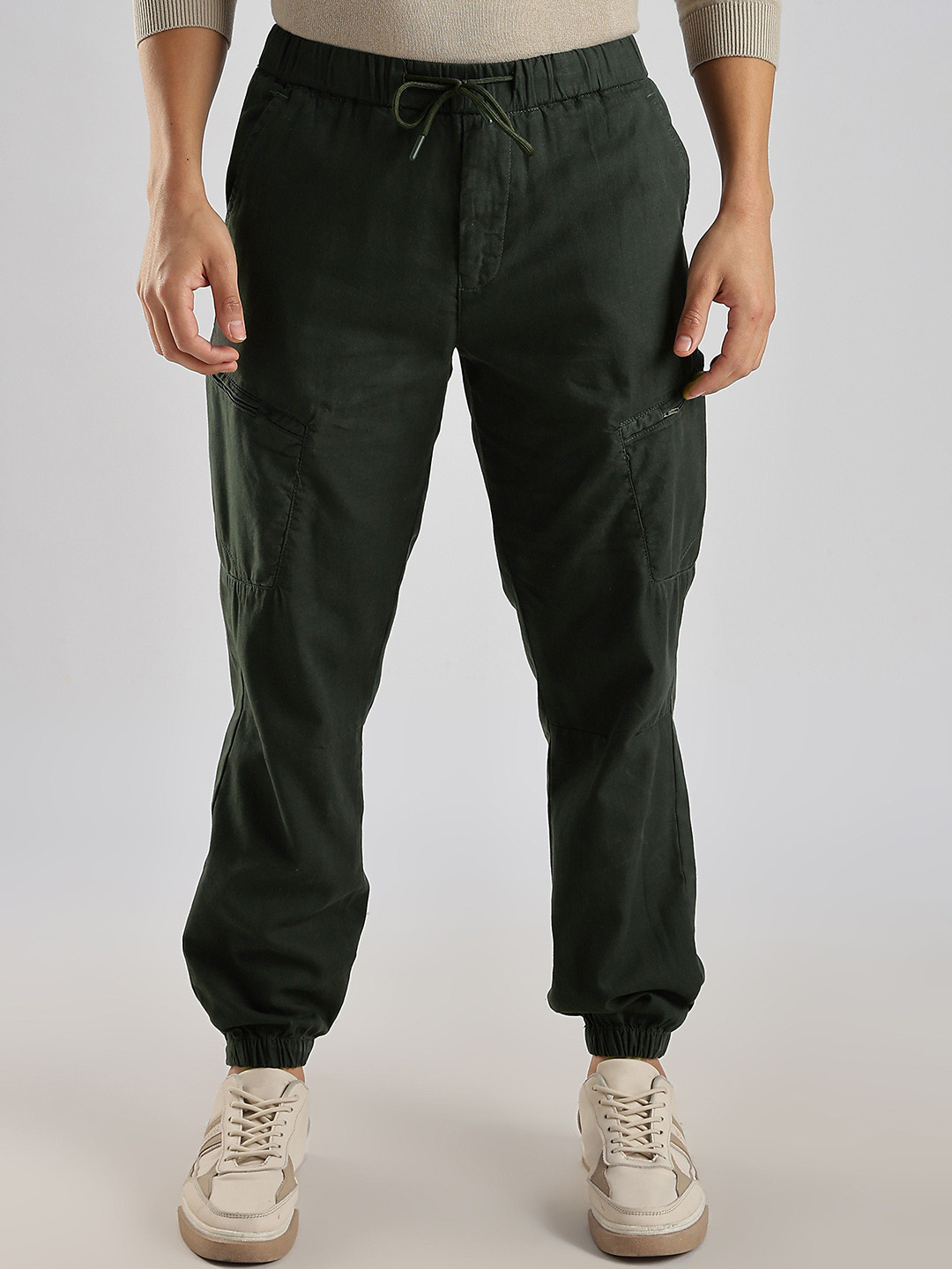 THE BEETEL HOUSE Men Relaxed Fit Cross Pocket Cargos Joggers