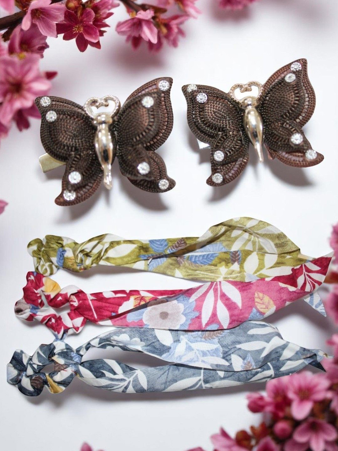 Jolly Faces Set of 5 Butterfly Hairclip Scrucnhie Rubberband