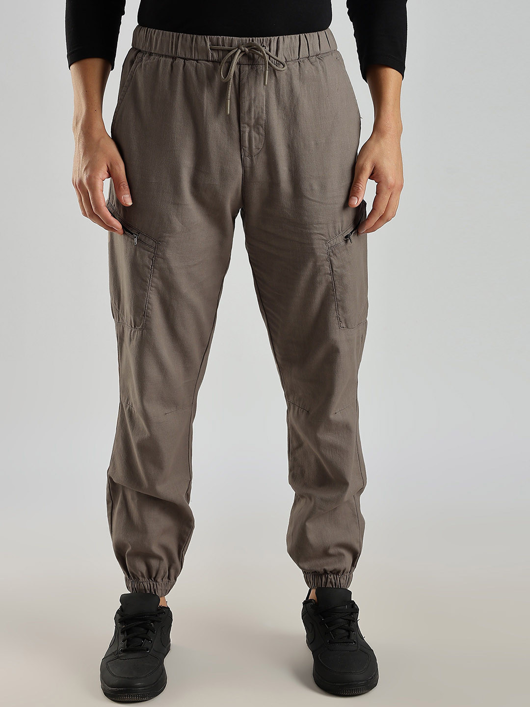 THE BEETEL HOUSE Men Relaxed Fit Cross Pocket Cargos Joggers