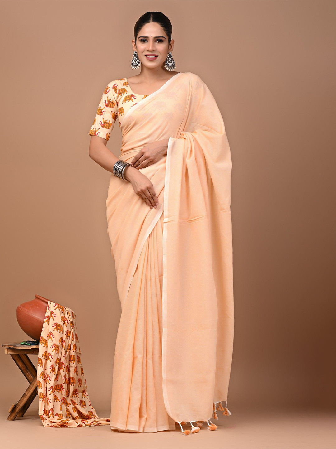 PALLO LATKE Women Solid Work Saree