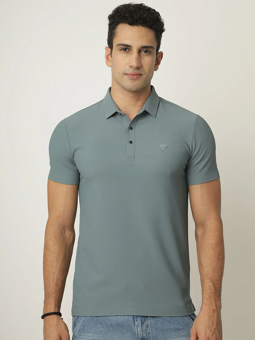 BLUENCE Men Solid Polo Collar T-shirt