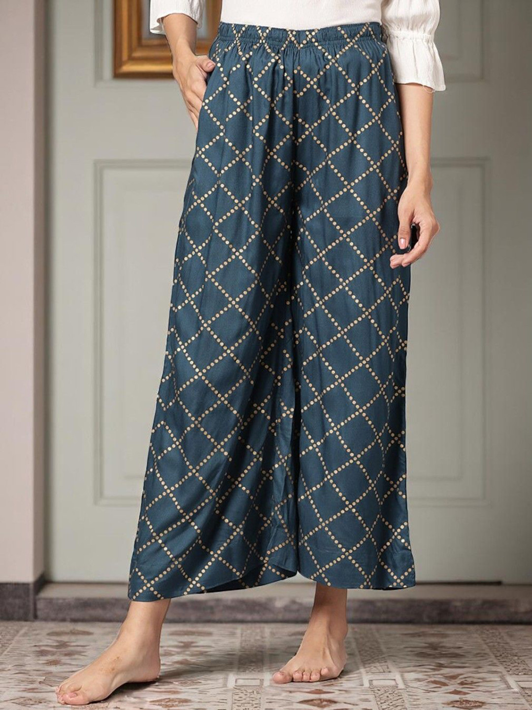 Esplendido Women Self Design Printed Relaxed Fit Flared Lounge Pant
