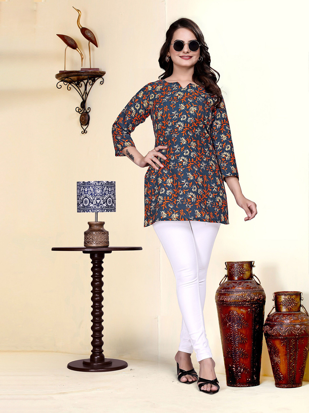 VAAZI CREATOR Women Floral Printed Round Neck Straight Short Kurti