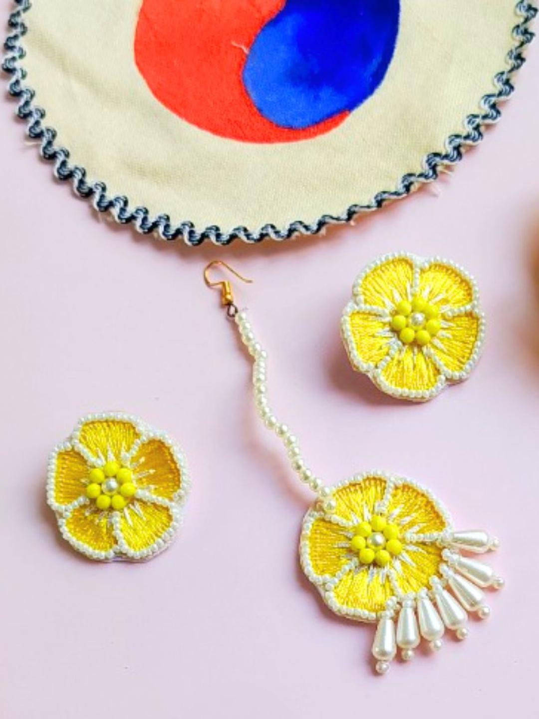 Tipsy closet Women Yellow Jewellery Set