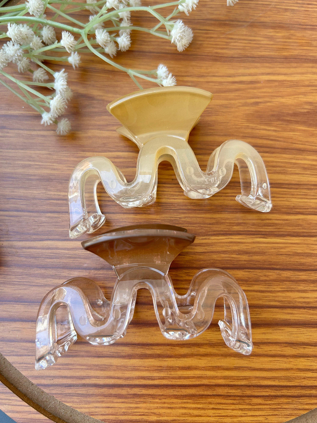 Radhya Accessories Women Set Of 2 Wavy Duo Jelly Claw Clips