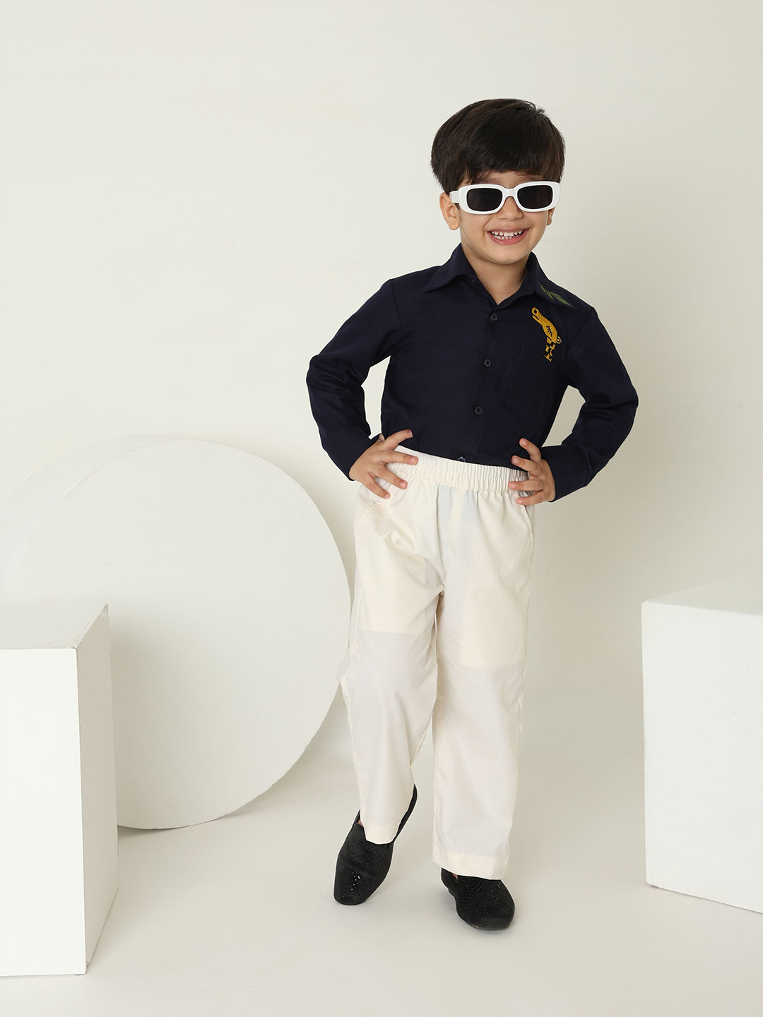 SPIN N TALES Boys Giraffe Embroidered Pure Cotton Shirt With Trousers