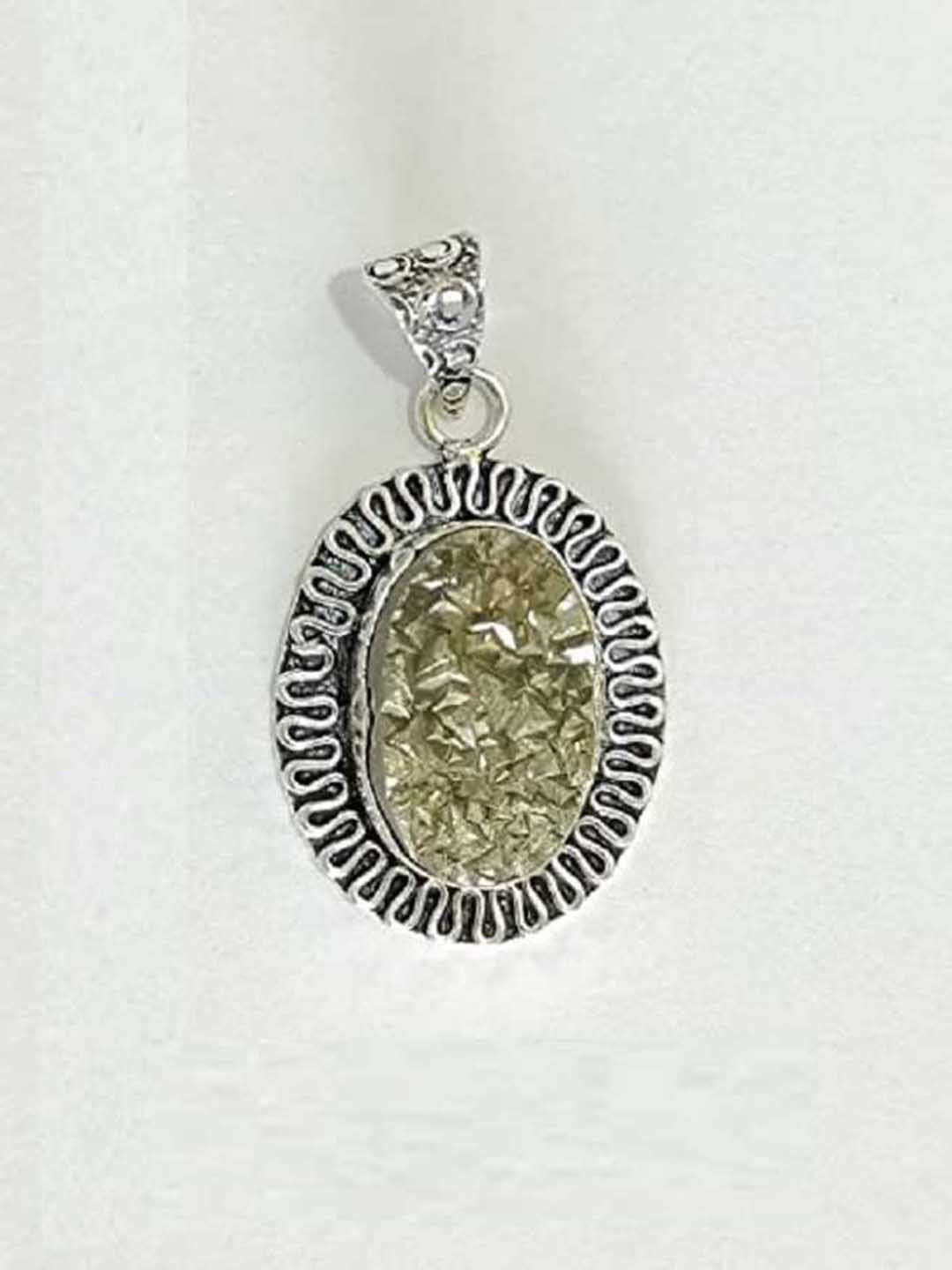 AURRA STORES Oval Pendants