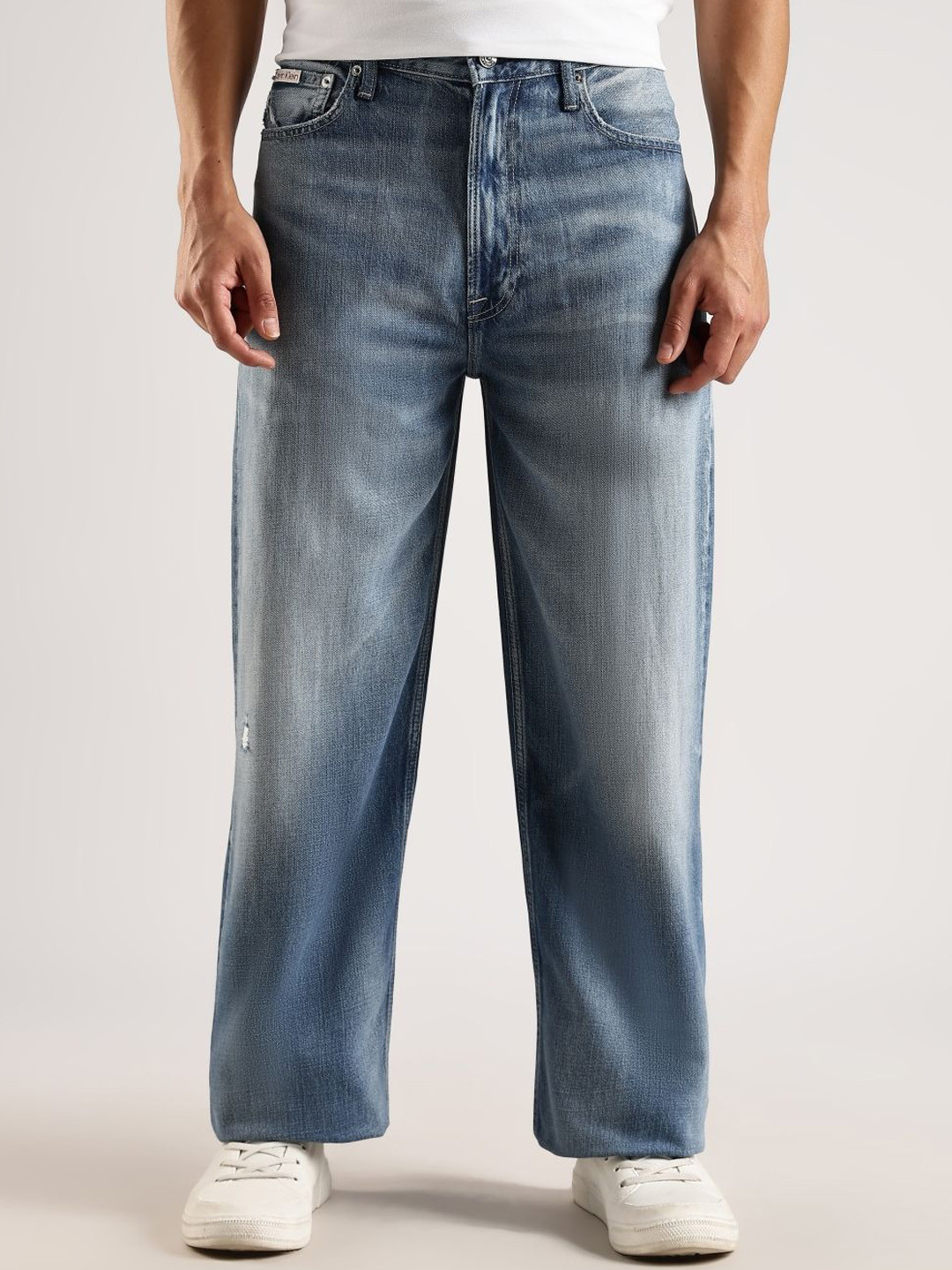 Calvin Klein Jeans Men Baggy Mid-Rise Low Distress Light Fade Non Stretchable Jeans