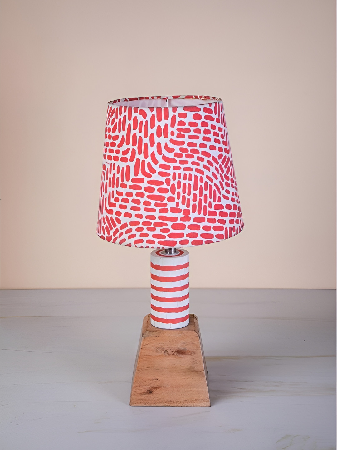 FREEDOM TREE Red & White Printed Cylindrical Shaped Wooden Table Lamp