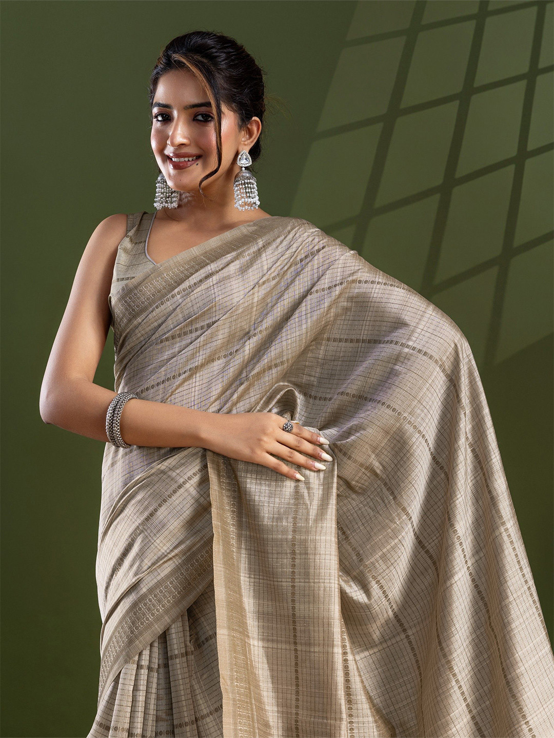 DIVASTRI Woven Design Silk Cotton Saree With Blouse Piece