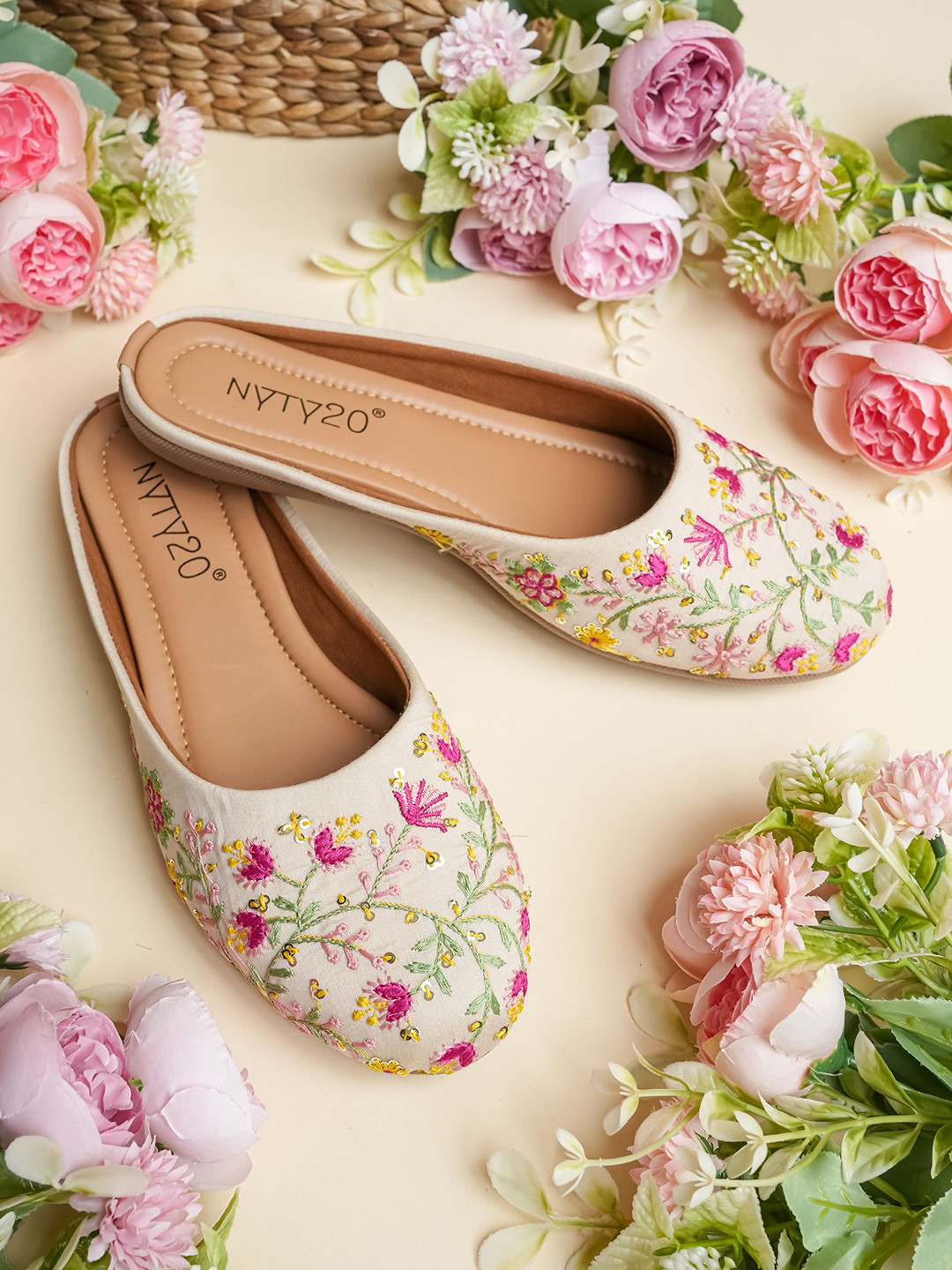 NYTY20 Women Woven Design Round Toe Mules Flats