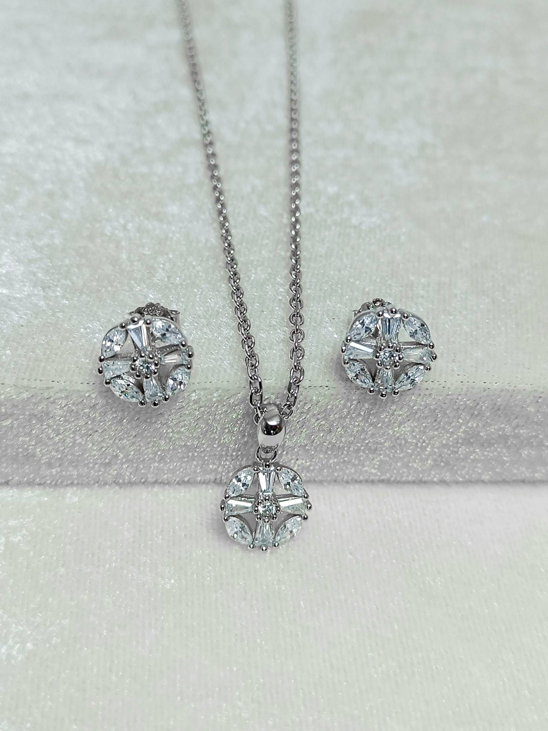 INARI SHINES 925 Silver Rhodium-Plated Zircon Studded Classic Round Jewellery Set