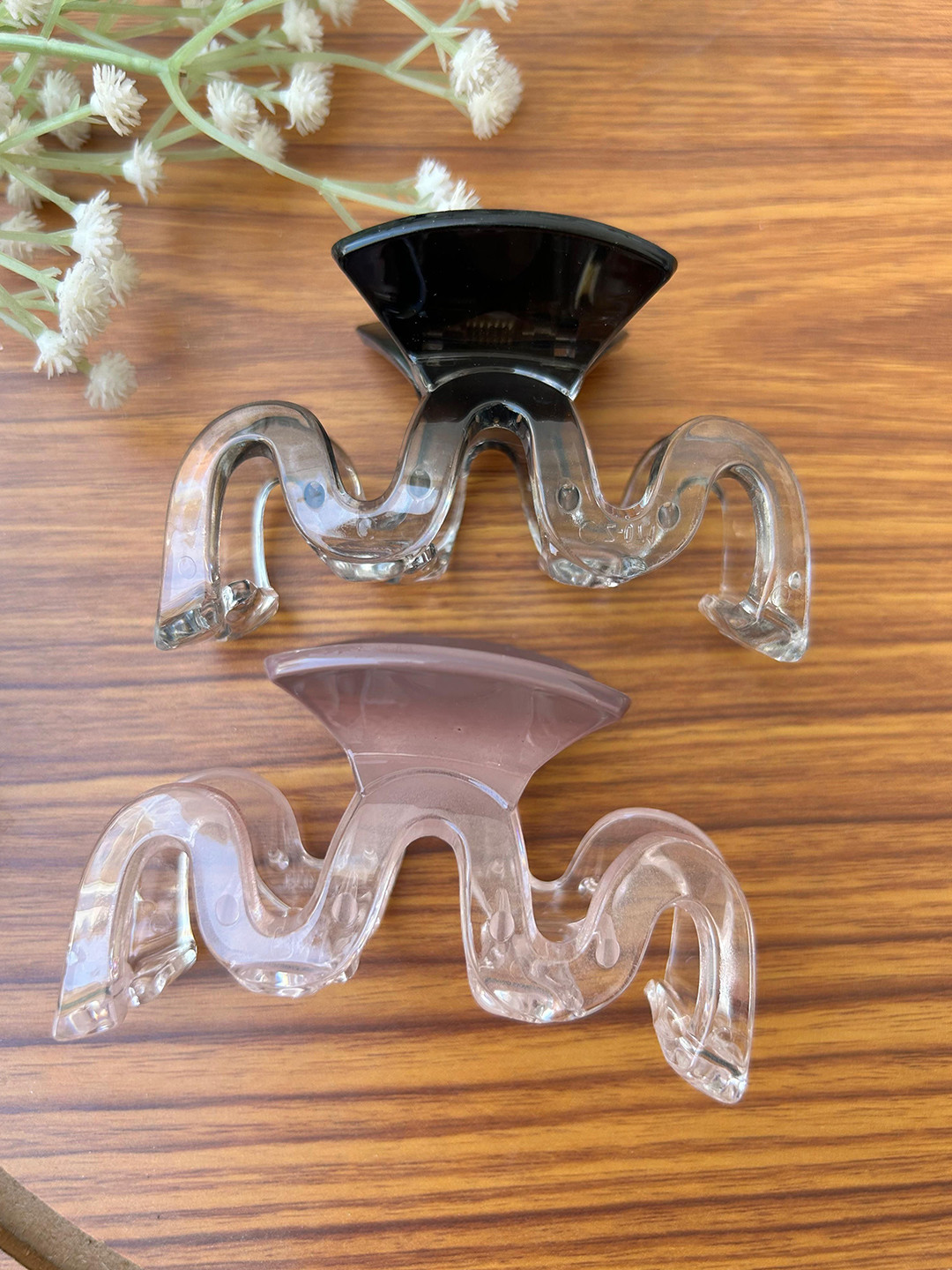Radhya Accessories Women Set Of 2 Wavy Duo Jelly Claw Clips