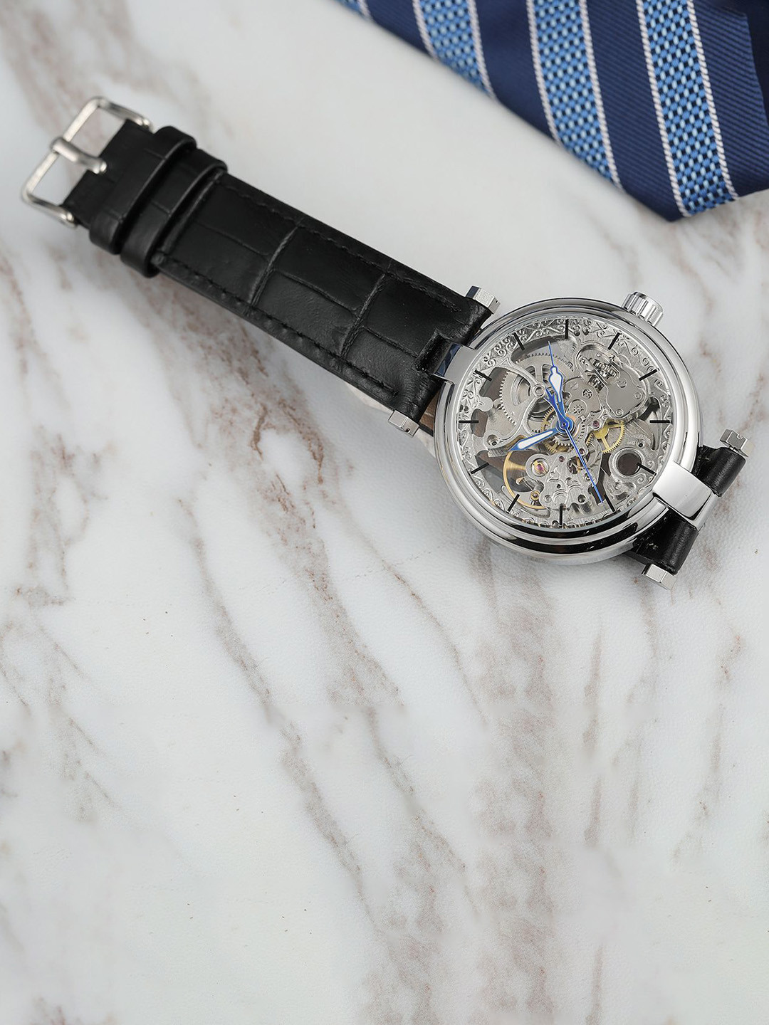 FORSINING Men Analog Watch with Round Dial & Leather Strap