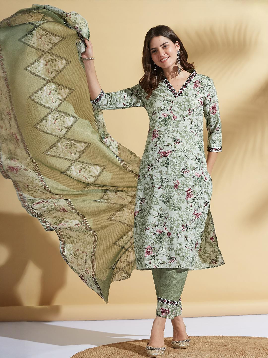 AARAGANA Women Multi Kurta Sets